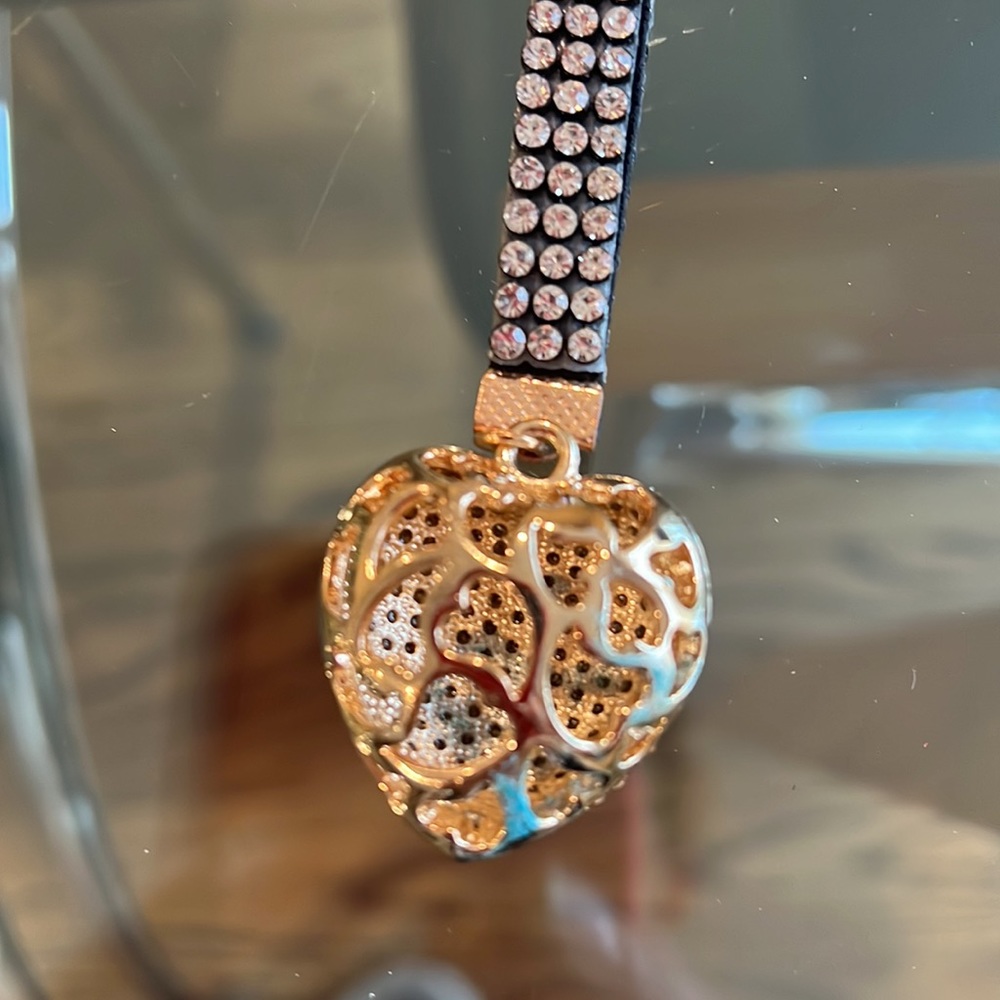 Gold Heart w/Crystals Keychain - Picture 5 of 6